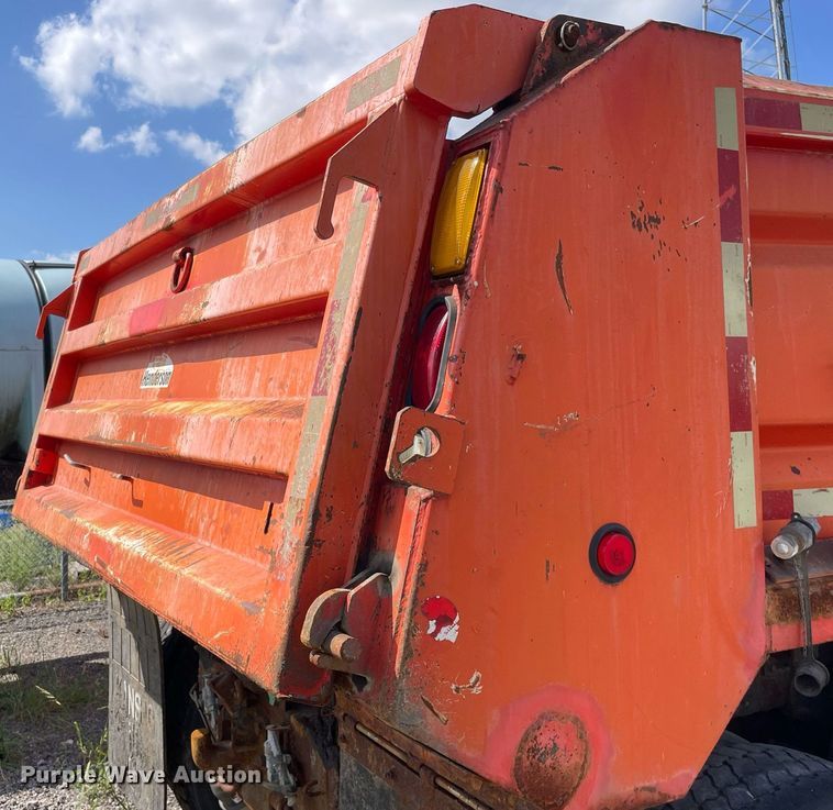 image for item LV9834 2005 International 7400  dump truck