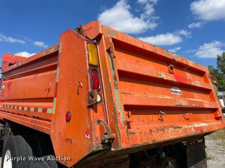 image for item LV9834 2005 International 7400  dump truck