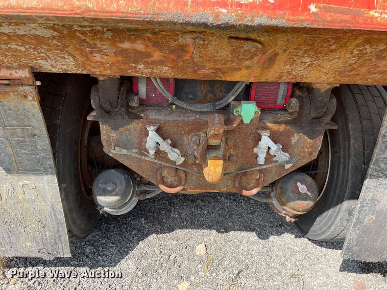 image for item LV9834 2005 International 7400  dump truck