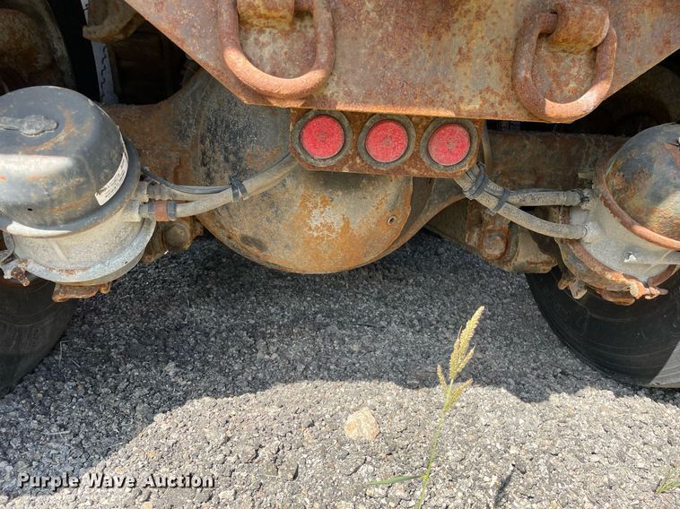 image for item LV9834 2005 International 7400  dump truck