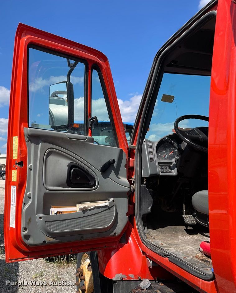 image for item LV9834 2005 International 7400  dump truck