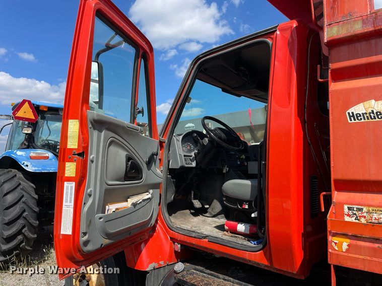 image for item LV9834 2005 International 7400  dump truck