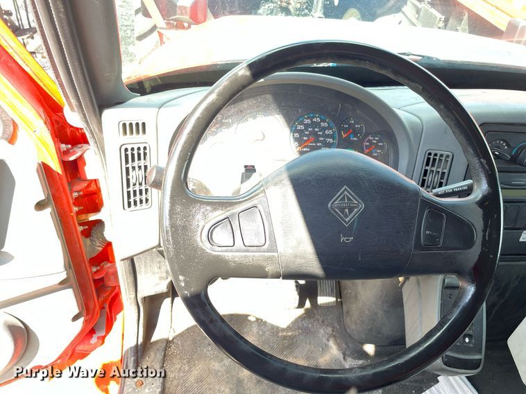 image for item LV9834 2005 International 7400  dump truck