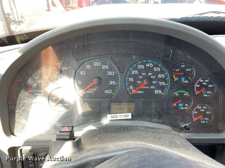 image for item LV9834 2005 International 7400  dump truck