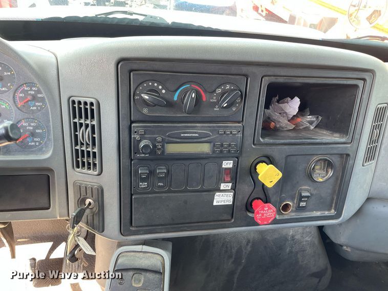 image for item LV9834 2005 International 7400  dump truck