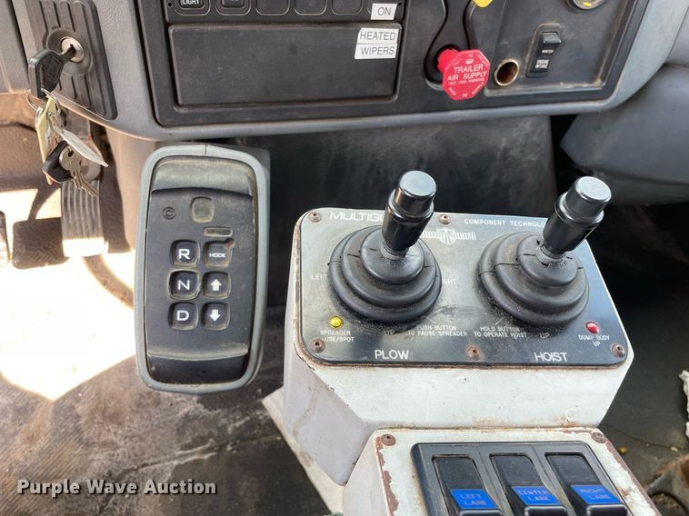 image for item LV9834 2005 International 7400  dump truck