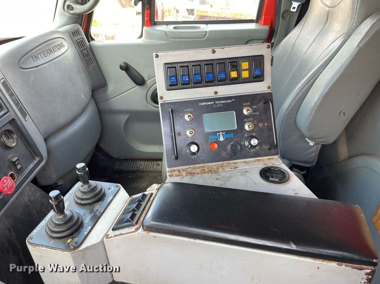 image for item LV9834 2005 International 7400  dump truck