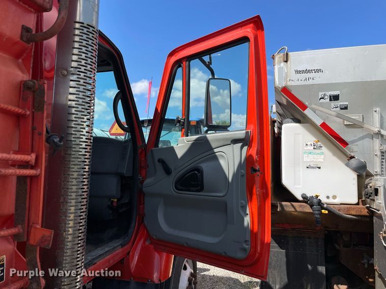 image for item LV9834 2005 International 7400  dump truck