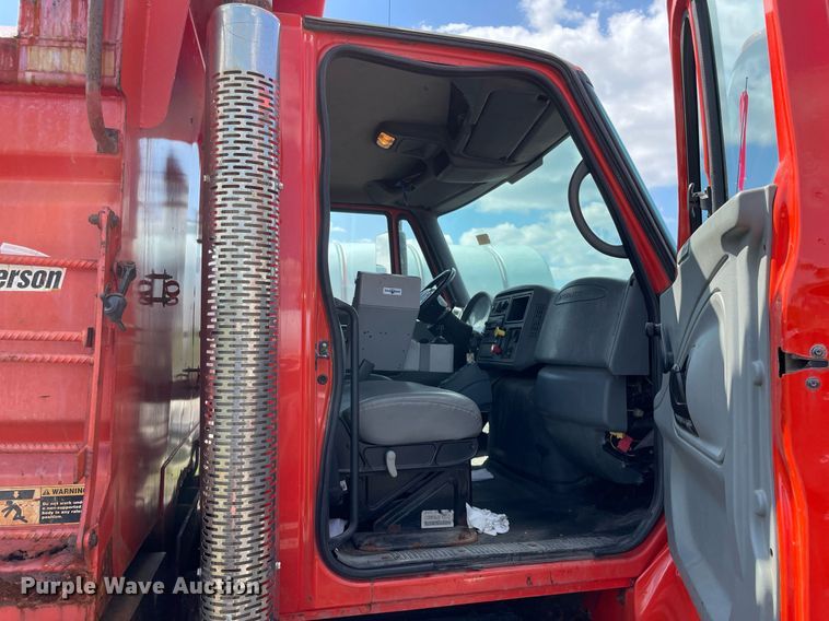 image for item LV9834 2005 International 7400  dump truck