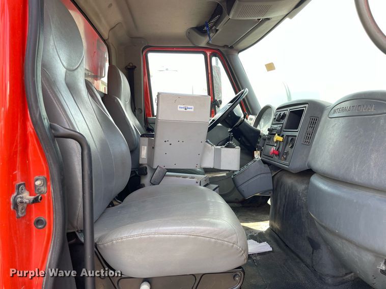 image for item LV9834 2005 International 7400  dump truck