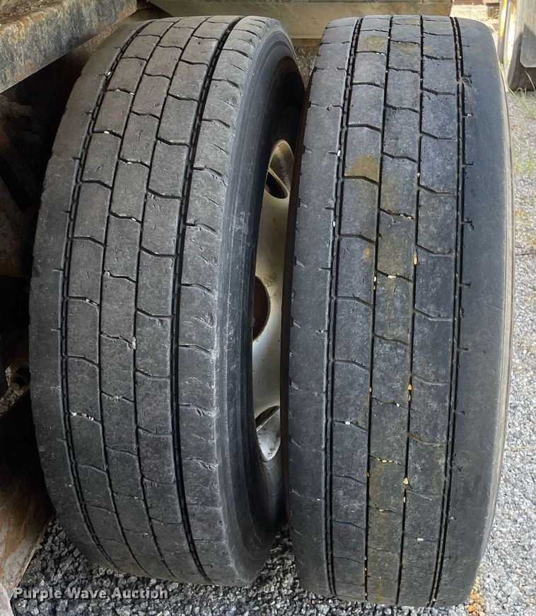 image for item LV9834 2005 International 7400  dump truck