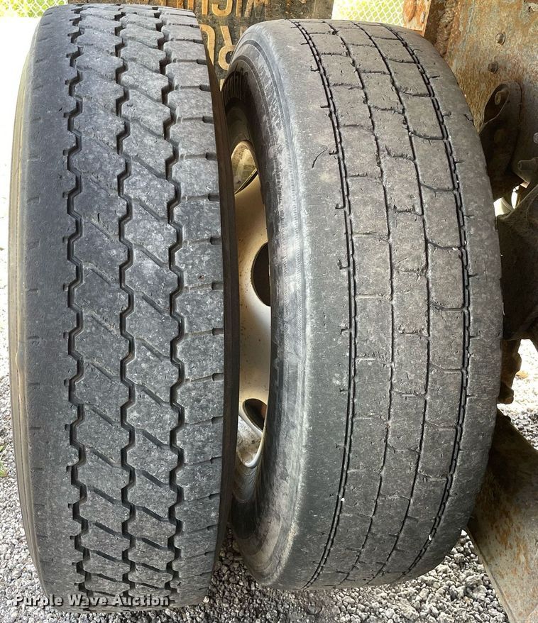 image for item LV9834 2005 International 7400  dump truck