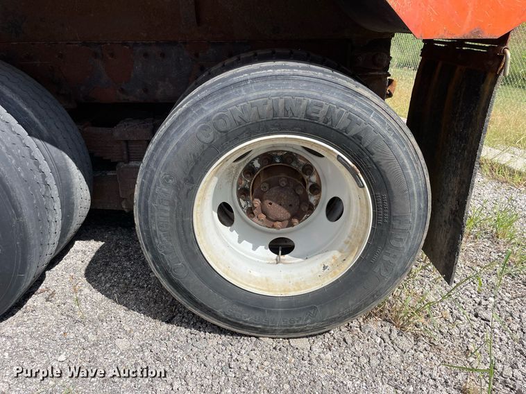 image for item LV9834 2005 International 7400  dump truck