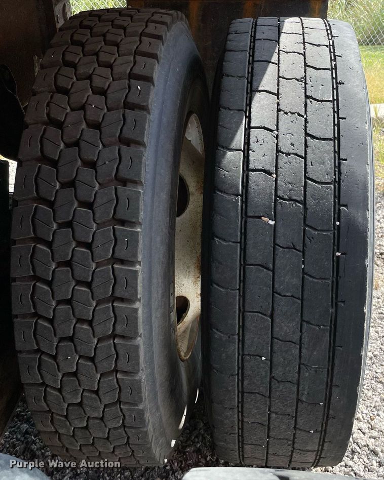 image for item LV9834 2005 International 7400  dump truck