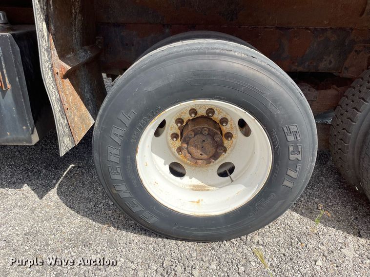 image for item LV9834 2005 International 7400  dump truck