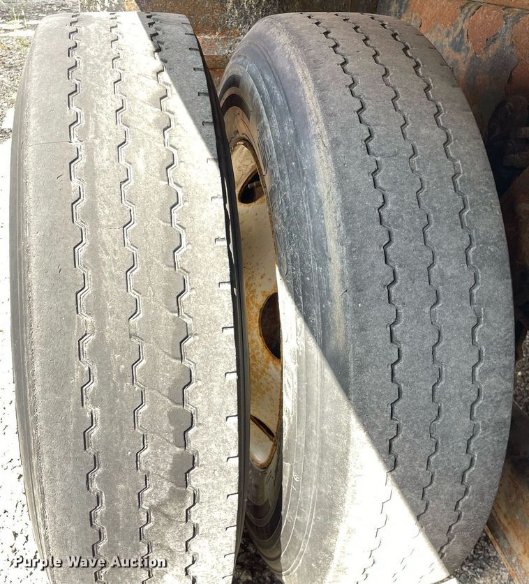 image for item LV9834 2005 International 7400  dump truck