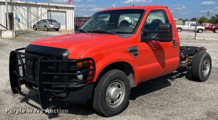 image for item LV9835 2010 Ford F250 Super Duty XL  pickup truck cab and chassis