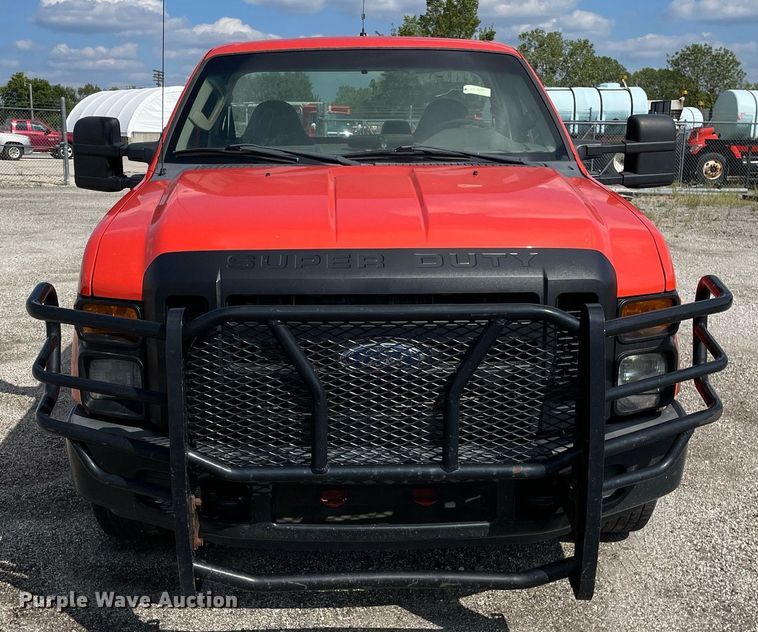 image for item LV9835 2010 Ford F250 Super Duty XL  pickup truck cab and chassis