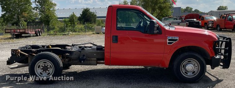 image for item LV9835 2010 Ford F250 Super Duty XL  pickup truck cab and chassis