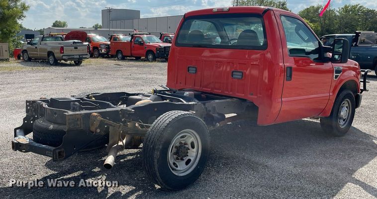 image for item LV9835 2010 Ford F250 Super Duty XL  pickup truck cab and chassis