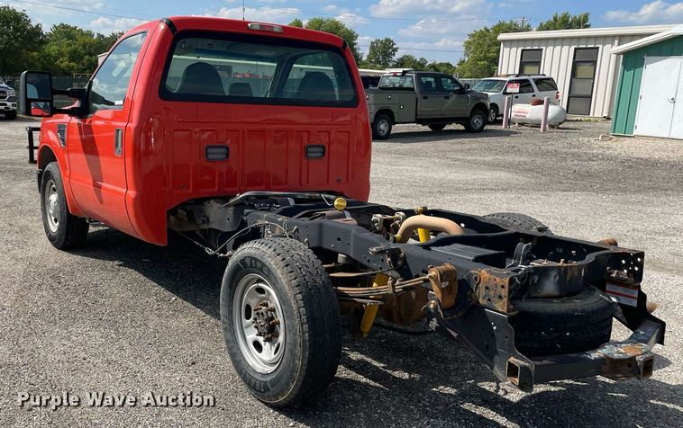 image for item LV9835 2010 Ford F250 Super Duty XL  pickup truck cab and chassis