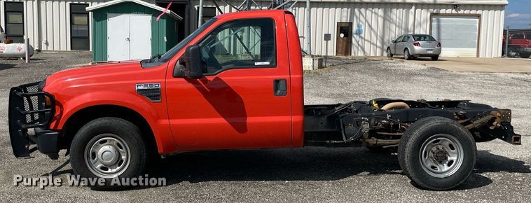 image for item LV9835 2010 Ford F250 Super Duty XL  pickup truck cab and chassis