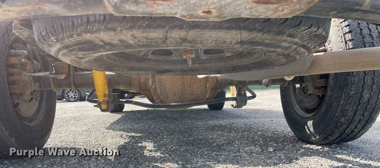 image for item LV9835 2010 Ford F250 Super Duty XL  pickup truck cab and chassis