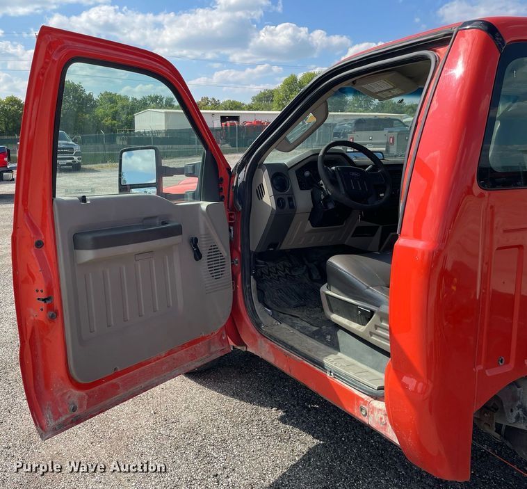 image for item LV9835 2010 Ford F250 Super Duty XL  pickup truck cab and chassis