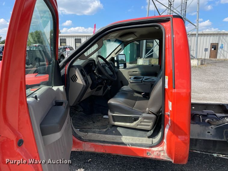 image for item LV9835 2010 Ford F250 Super Duty XL  pickup truck cab and chassis