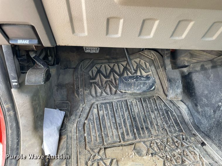 image for item LV9835 2010 Ford F250 Super Duty XL  pickup truck cab and chassis