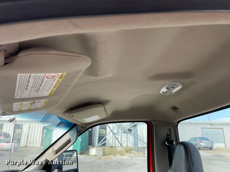 image for item LV9835 2010 Ford F250 Super Duty XL  pickup truck cab and chassis