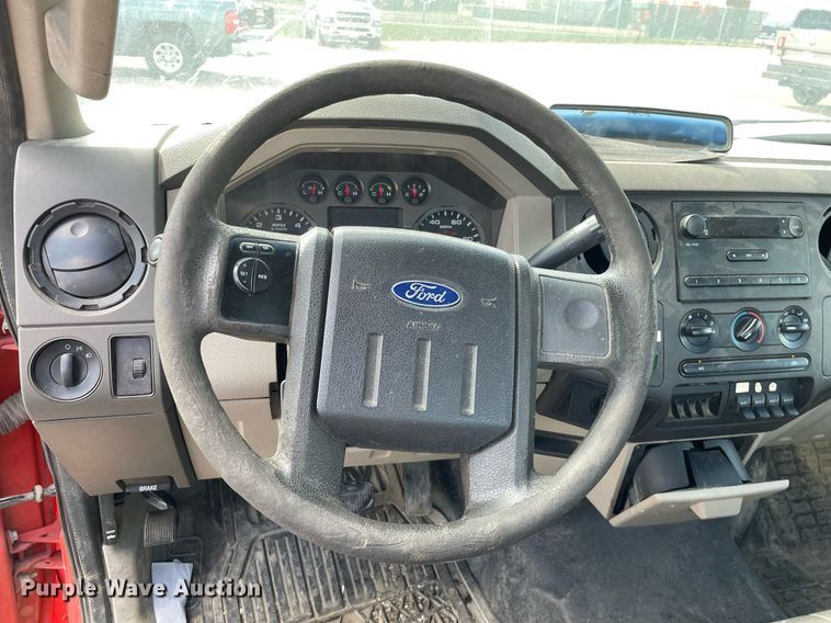 image for item LV9835 2010 Ford F250 Super Duty XL  pickup truck cab and chassis