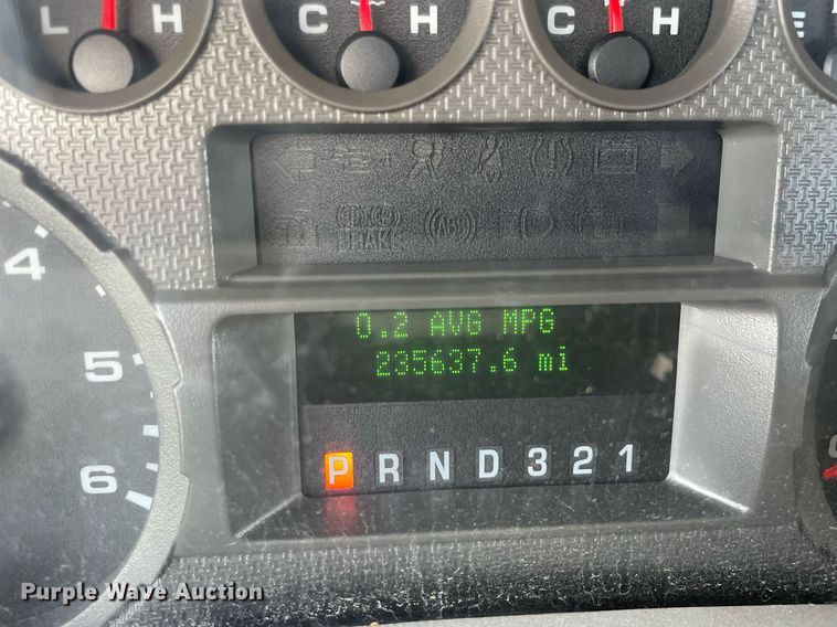 image for item LV9835 2010 Ford F250 Super Duty XL  pickup truck cab and chassis