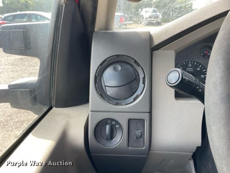 image for item LV9835 2010 Ford F250 Super Duty XL  pickup truck cab and chassis