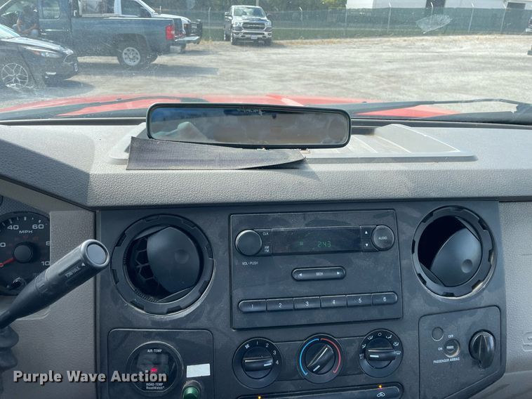 image for item LV9835 2010 Ford F250 Super Duty XL  pickup truck cab and chassis