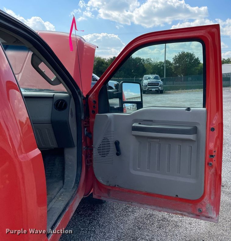 image for item LV9835 2010 Ford F250 Super Duty XL  pickup truck cab and chassis