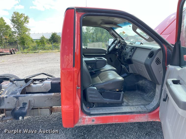 image for item LV9835 2010 Ford F250 Super Duty XL  pickup truck cab and chassis