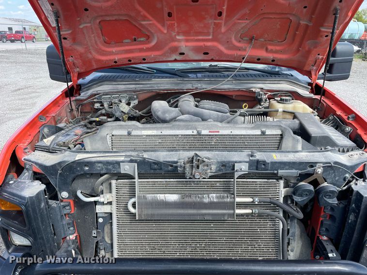 image for item LV9835 2010 Ford F250 Super Duty XL  pickup truck cab and chassis