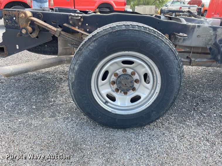 image for item LV9835 2010 Ford F250 Super Duty XL  pickup truck cab and chassis