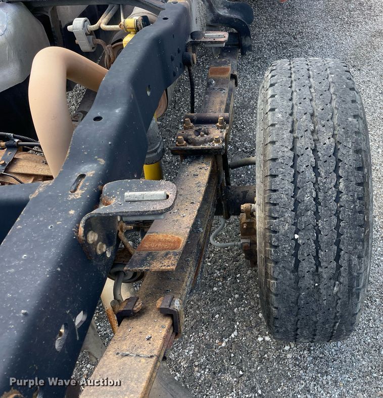 image for item LV9835 2010 Ford F250 Super Duty XL  pickup truck cab and chassis