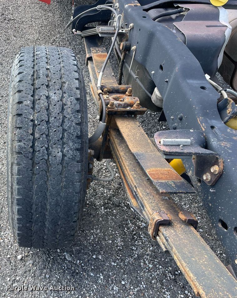 image for item LV9835 2010 Ford F250 Super Duty XL  pickup truck cab and chassis