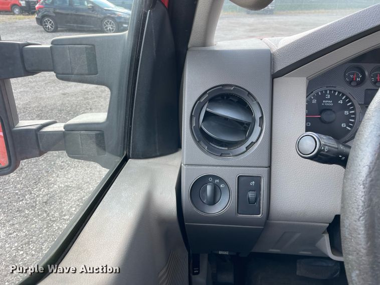 image for item LV9836 2009 Ford F250 Super Duty XL  pickup truck