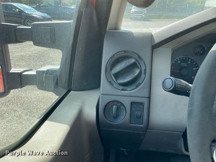 image for item LV9837 2008 Ford F250 Super Duty XL  pickup truck