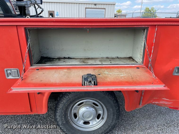 image for item LV9838 2011 Ford F250 Super Duty XL  utility bed pickup truck