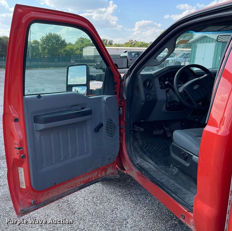 image for item LV9838 2011 Ford F250 Super Duty XL  utility bed pickup truck