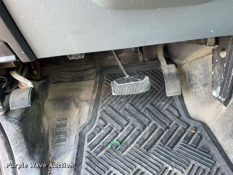 image for item LV9838 2011 Ford F250 Super Duty XL  utility bed pickup truck