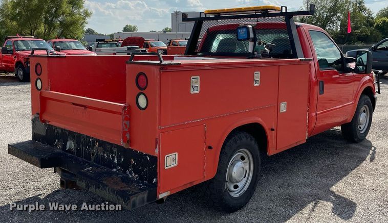 image for item LV9839 2011 Ford F250 Super Duty XL  utility bed pickup truck