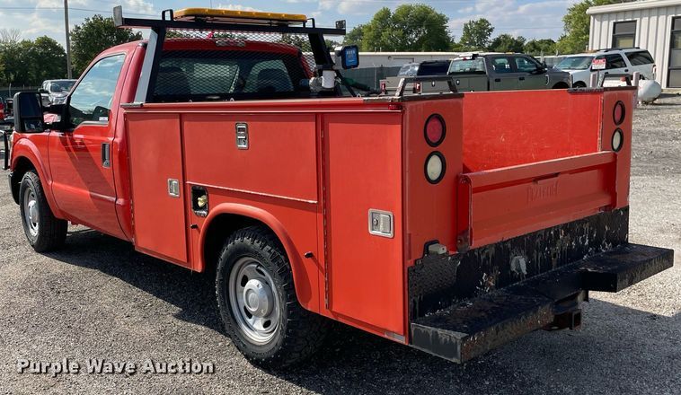 image for item LV9839 2011 Ford F250 Super Duty XL  utility bed pickup truck