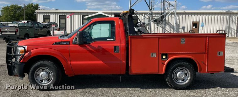 image for item LV9839 2011 Ford F250 Super Duty XL  utility bed pickup truck