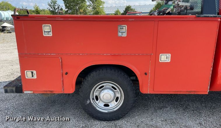 image for item LV9839 2011 Ford F250 Super Duty XL  utility bed pickup truck